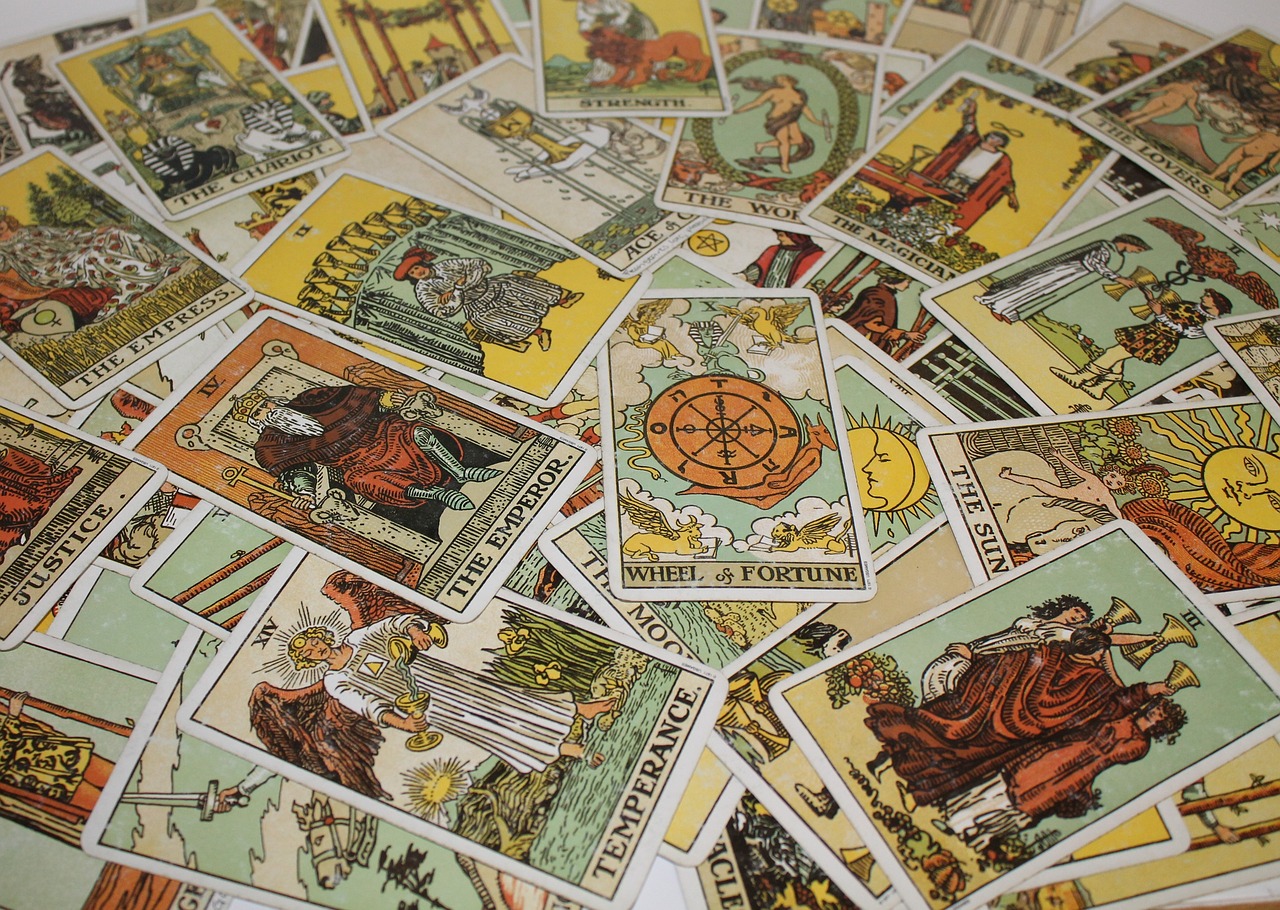 Apprendre le tarot avec exercices et jeux  
Jeux et exercices pour apprendre le tarot